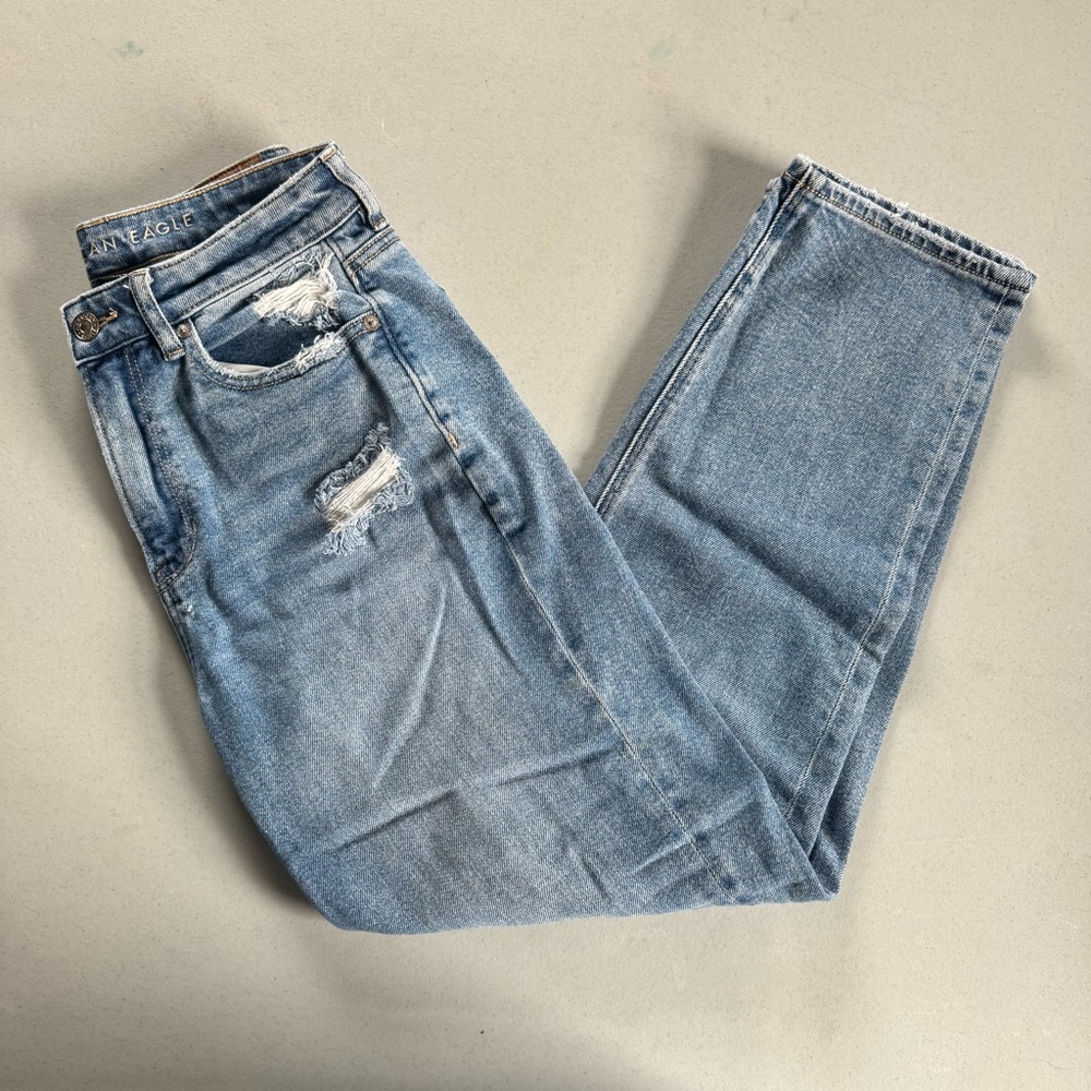 American Eagle Outfitters Mom Jeans